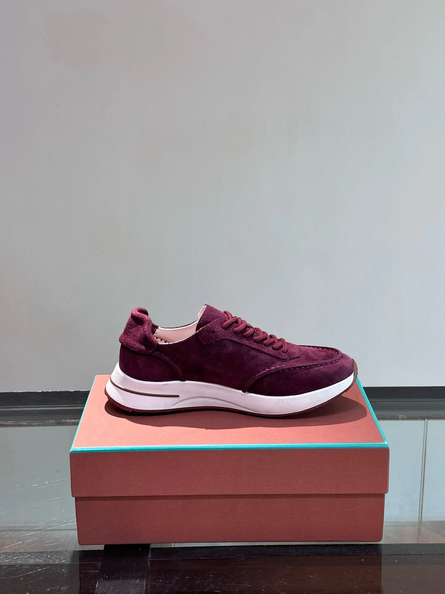 Factory price: 540💰Loro men's shoes💰iana niche Loro classic jogging shoes, men's lace-up casual shoes and sneakers, high-quality lightweight and comfortable fabrics, suitable for outdoor leisure, the color scheme is young and energetic, and it looks great with sportswear or casual suits! Size: 39-46 (customized sizes of 45 and 46 are non-refundable)